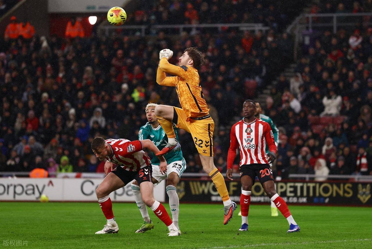 AYX-阿扎伦卡在利物浦比赛中绝杀，回归赛场引发热议！的简单介绍