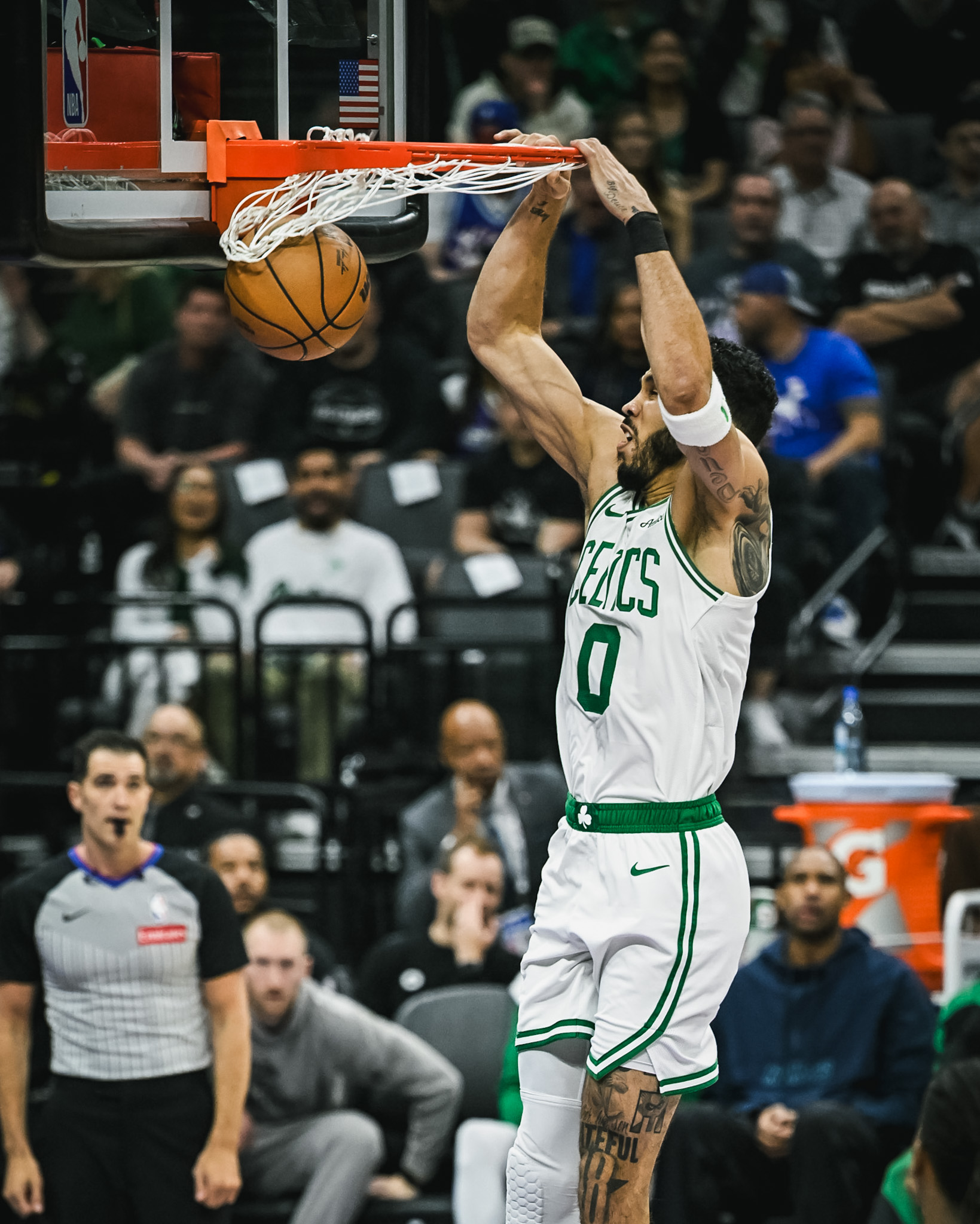 爱游戏-塔图姆在MAD比赛中突破纪录，惊险取胜引发热议！的简单介绍